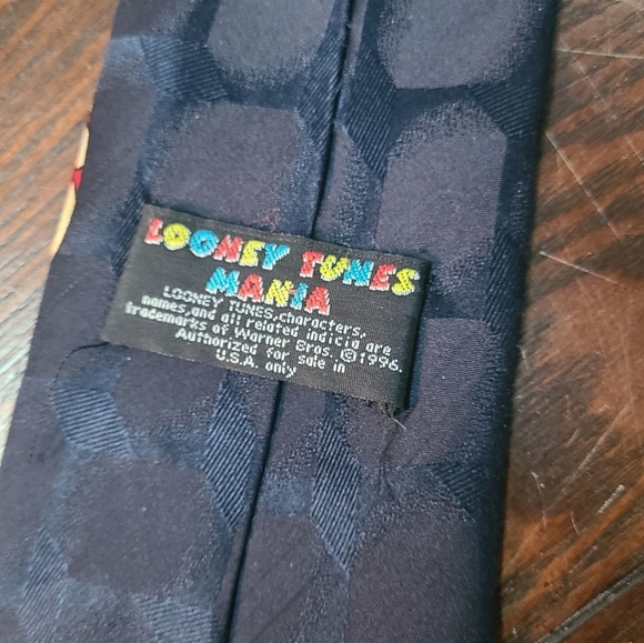 1996 Looney Tunes Mania 100% Silk Tie 👔 - Picture 2 of 9